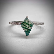 Load image into Gallery viewer, 7x10mm Kite Shaped Moss Agate Ring