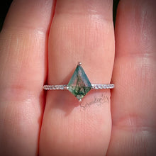 Load image into Gallery viewer, 7x10mm Kite Shaped Moss Agate Ring