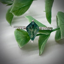 Load image into Gallery viewer, 7x10mm Kite Shaped Moss Agate Ring