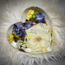 Load image into Gallery viewer, Large Heart Floral Preservation