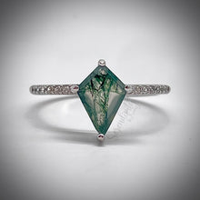 Load image into Gallery viewer, 7x10mm Kite Shaped Moss Agate Ring