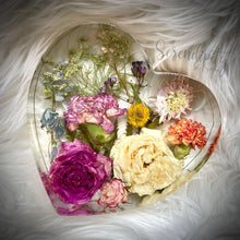 Load image into Gallery viewer, Large Heart Floral Preservation