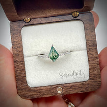 Load image into Gallery viewer, 7x10mm Kite Shaped Moss Agate Ring