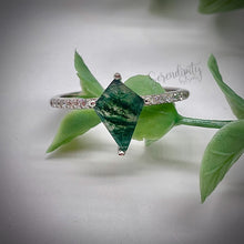 Load image into Gallery viewer, 7x10mm Kite Shaped Moss Agate Ring