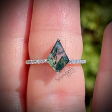 Load image into Gallery viewer, 7x10mm Kite Shaped Moss Agate Ring