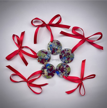 Load image into Gallery viewer, Circle Ornament with Florals