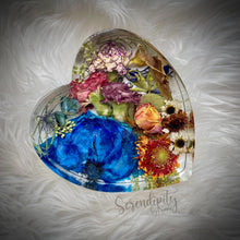 Load image into Gallery viewer, Large Heart Floral Preservation