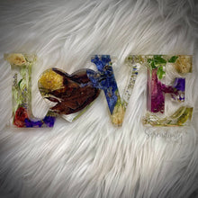 Load image into Gallery viewer, Floral Preservation “LOVE” Resin Keepsake