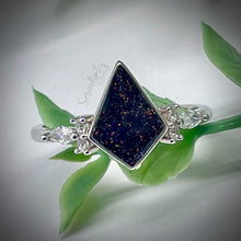 Load image into Gallery viewer, 7x10mm Kite Cremation Ash Memorial Ring