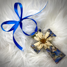 Load image into Gallery viewer, Preserved Floral Cross