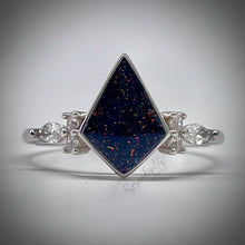 Load image into Gallery viewer, 7x10mm Kite Cremation Ash Memorial Ring