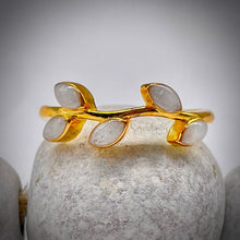 Load image into Gallery viewer, Breastmilk Leaf Band Keepsake Ring