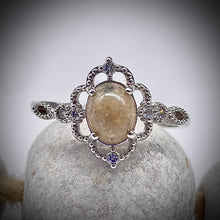 Load image into Gallery viewer, Vintage Style Cremation Ash Memorial Ring