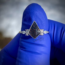 Load image into Gallery viewer, 7x10mm Kite Cremation Ash Memorial Ring