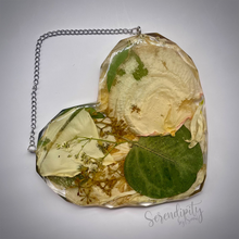 Load image into Gallery viewer, Floral Preservation Hanging Heart