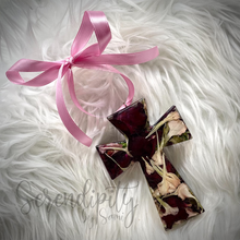 Load image into Gallery viewer, Preserved Floral Cross