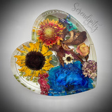 Load image into Gallery viewer, Large Heart Floral Preservation