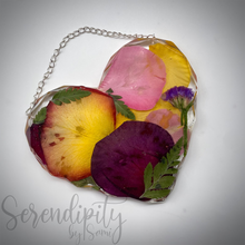 Load image into Gallery viewer, Floral Preservation Hanging Heart