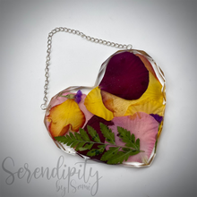 Load image into Gallery viewer, Floral Preservation Hanging Heart