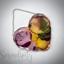 Load image into Gallery viewer, Floral Preservation Hanging Heart
