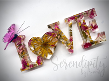 Load image into Gallery viewer, Floral Preservation “LOVE” Resin Keepsake