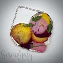 Load image into Gallery viewer, Floral Preservation Hanging Heart