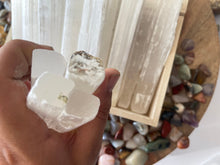 Load image into Gallery viewer, Selenite Wands : 4 inch