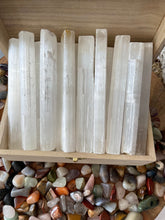 Load image into Gallery viewer, Selenite Wands : 4 inch