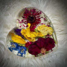 Load image into Gallery viewer, Large Heart Floral Preservation
