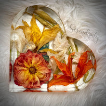 Load image into Gallery viewer, Extra Large Heart Floral Preservation
