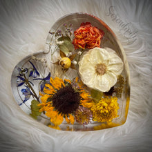 Load image into Gallery viewer, Large Heart Floral Preservation

