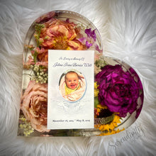 Load image into Gallery viewer, Extra Large Heart Floral Preservation
