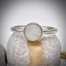 Load image into Gallery viewer, Simple Circle Breast Milk Keepsake Ring
