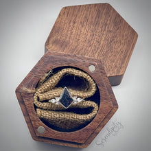 Load image into Gallery viewer, 7x10mm Kite Cremation Ash Memorial Ring
