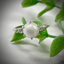 Load image into Gallery viewer, Round Breastmilk Keepsake Ring
