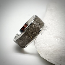 Load image into Gallery viewer, 6mm Masculine Cremation Ash Band Memorial Ring
