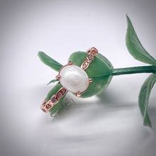 Load image into Gallery viewer, Breast Milk Keepsake Ring with 6x8mm Breast Milk “Stone” and Marquise and Circle Band
